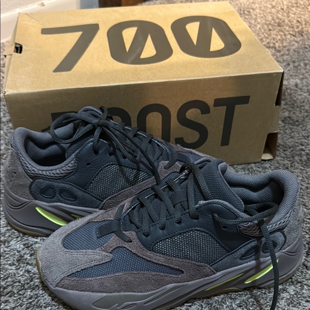 Yeeze Boost 700 Mayve Sneakers Chunky Design